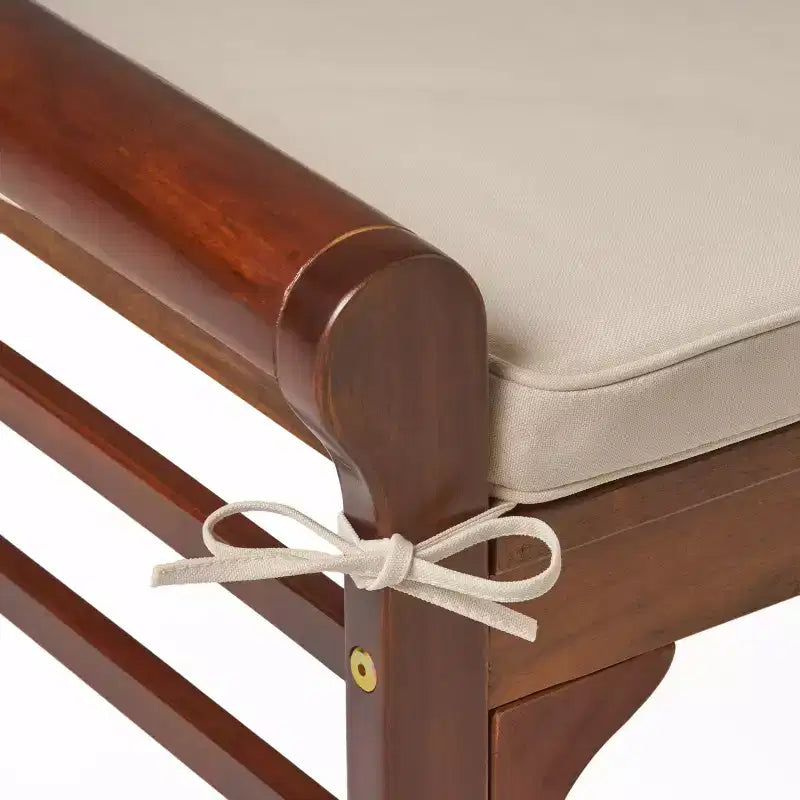 Banc contemporain en bois d'acacia avec coussin, acajou et crème