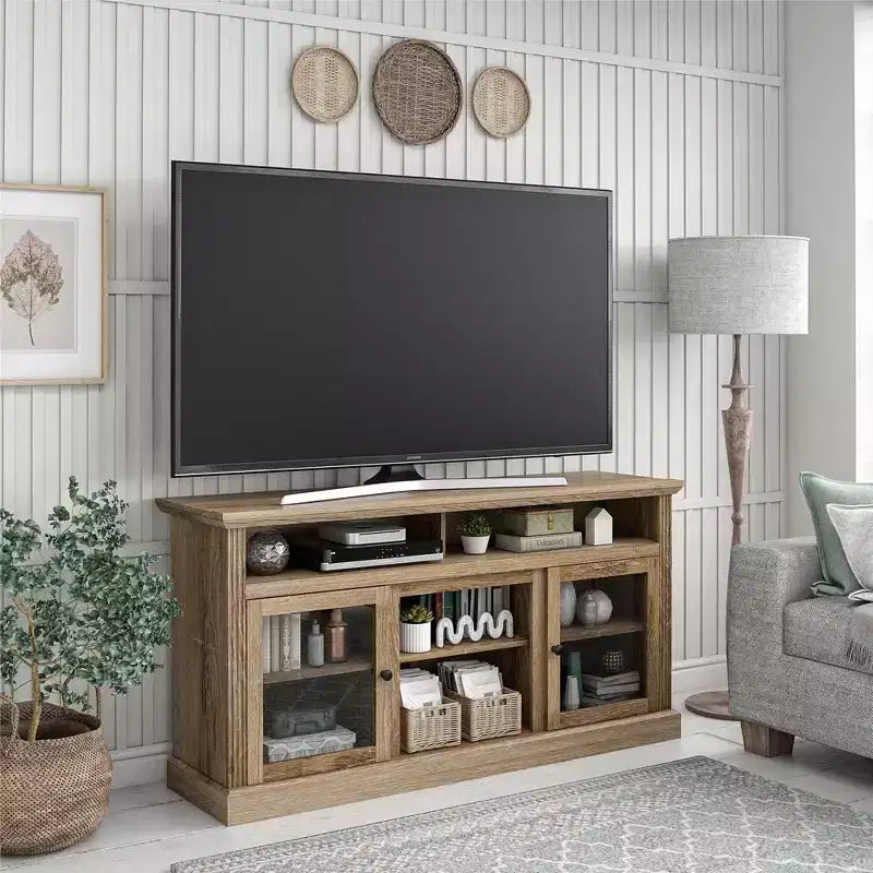 Meuble TV Chicago de 62 po de large Convient aux téléviseurs jusqu'à 65 po Fini grain de bois brun clair Rangement à tablettes ouvertes Couleur naturelle